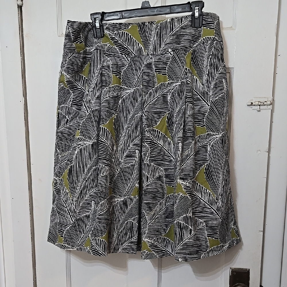 East 5th Wmns Jungle Leaf Print Front & Back Pleated Zip Back Skirt